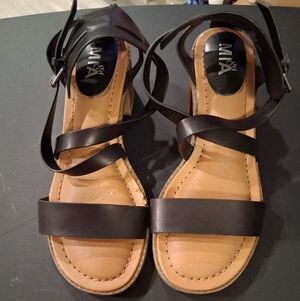 MIA Girl Lanell Block Heel Sandles Sz(7.5)